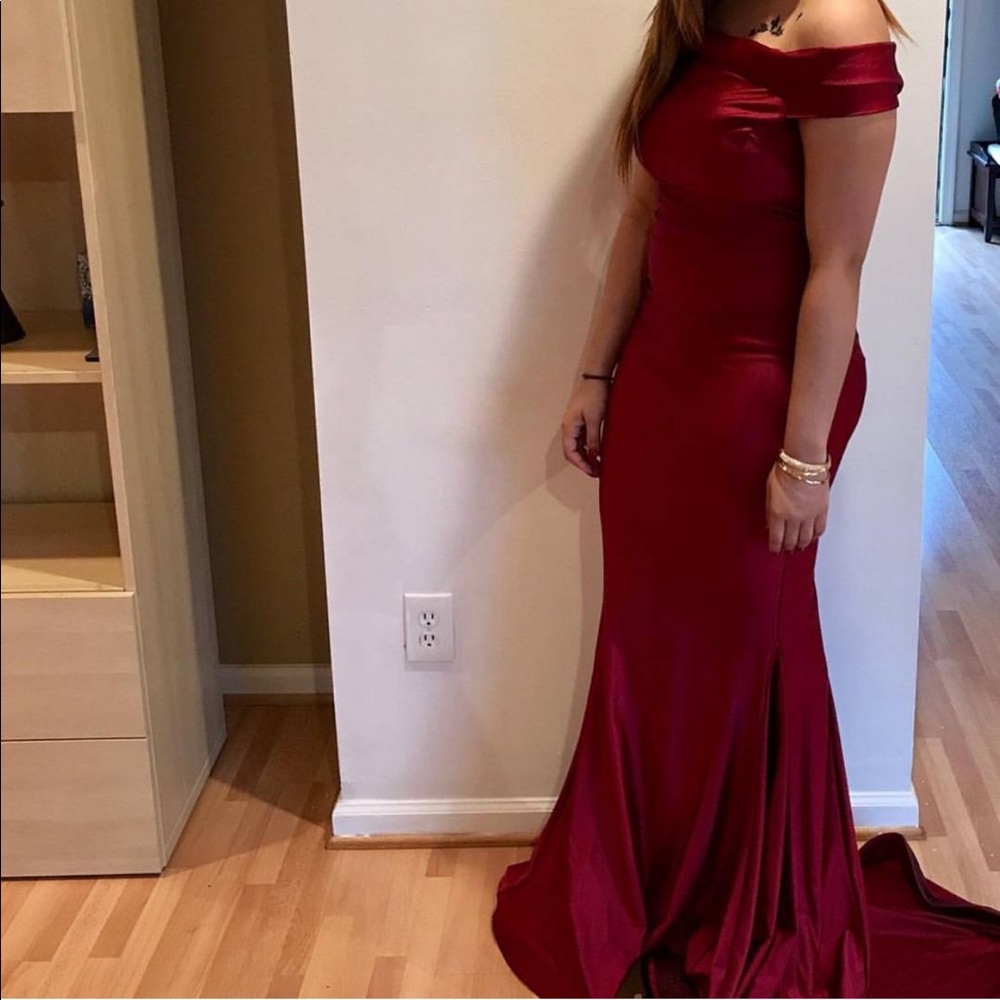 GORGEOUS RED PROM DRESS